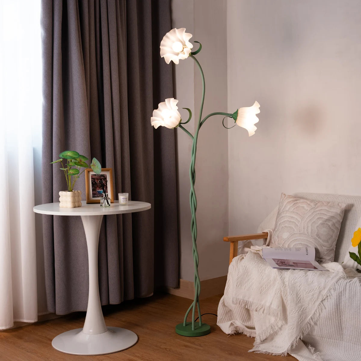 Retro 3-Head Flower Floor Lamp, Contains Bulb, 3-Color Dimmable,