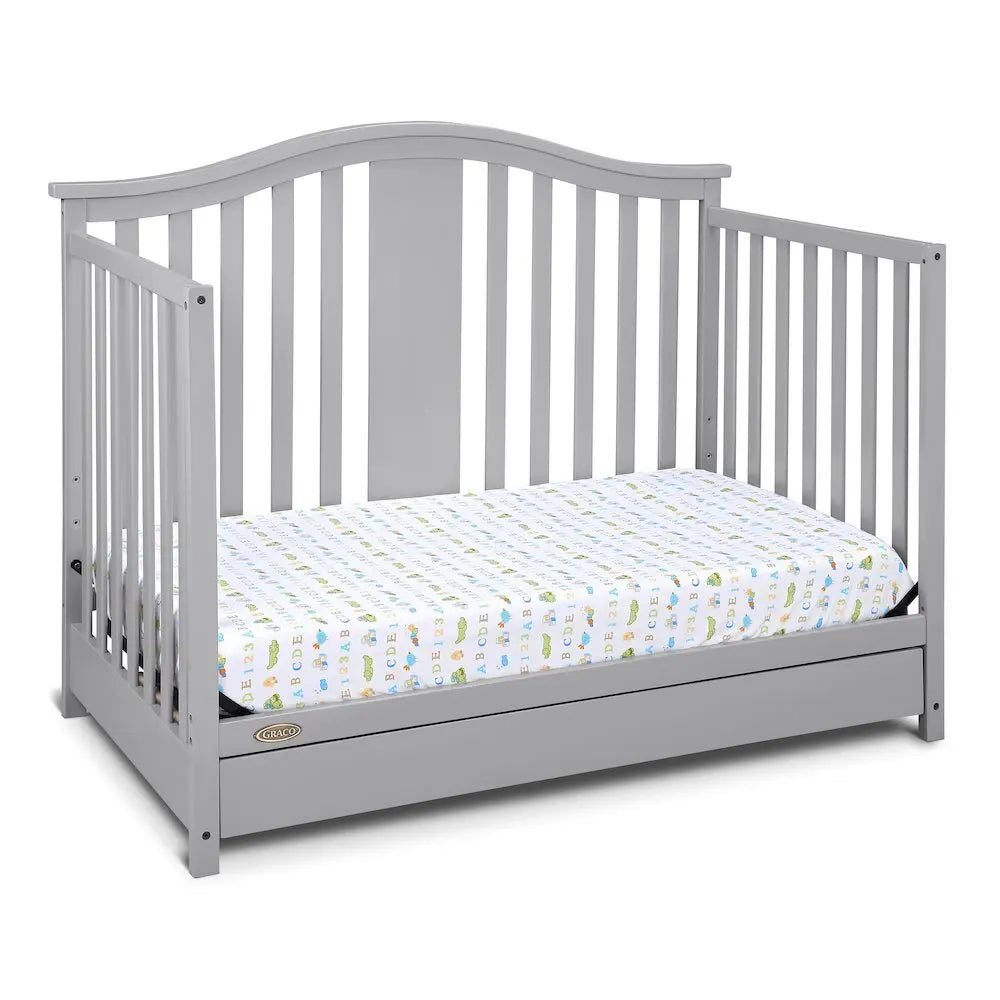 Solano 4-in-1 Convertible Crib with Drawer
